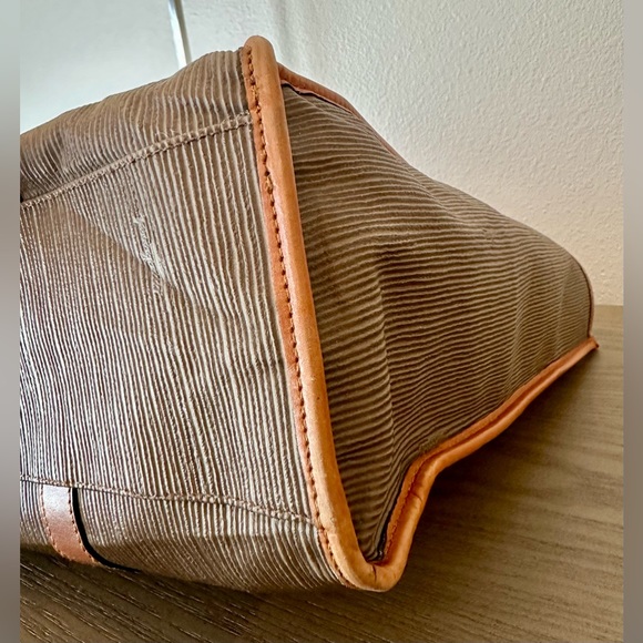 Salvatore Ferragamo Tote Bag with Pouch - Picture 12 of 15